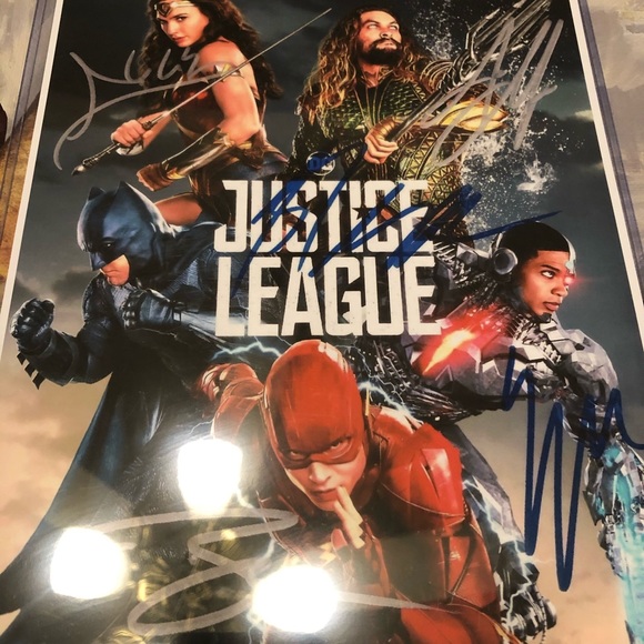 Justice league cast signed ✍🏼 (Rp) - Picture 2 of 2